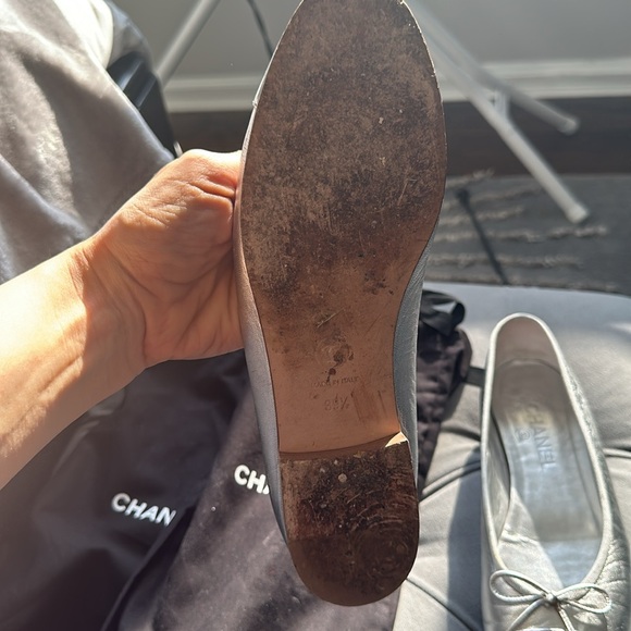 CHANEL CLASSIC BALLERINA FLAT WITH HOLOGRAPHIC TOE. WORN ~ 4X. WITH DUST BAGS - Picture 14 of 15